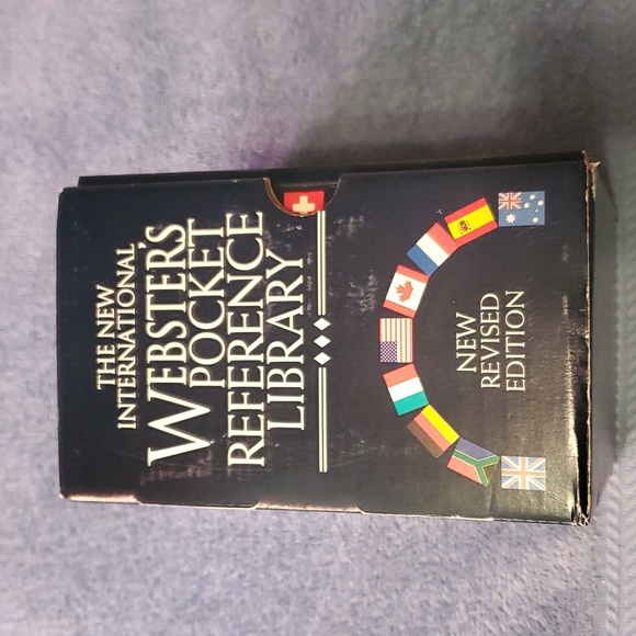 Websters pocket reference library - Picture 1 of 4